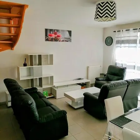 Joli Duplex Entierement Meuble *